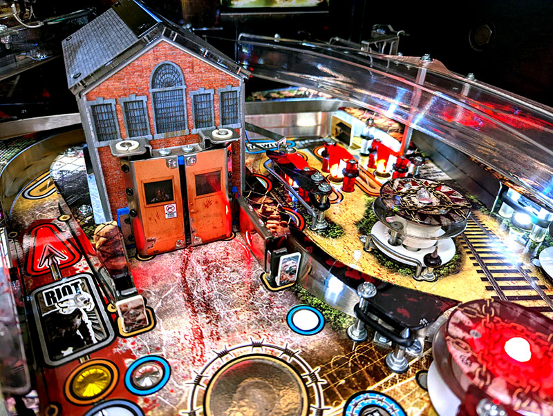 The Walking Dead Pro Pinball Machine - Cell Block C